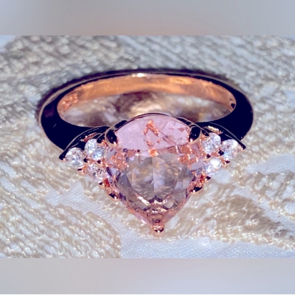 NWOT Rose Gold Ring With Pink Quartz Stone 925 Stamp Size 6